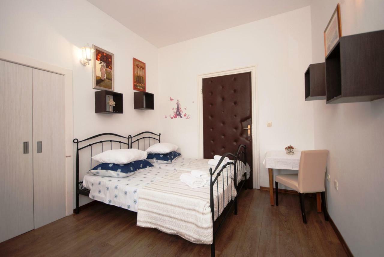 Angie Apartment Split