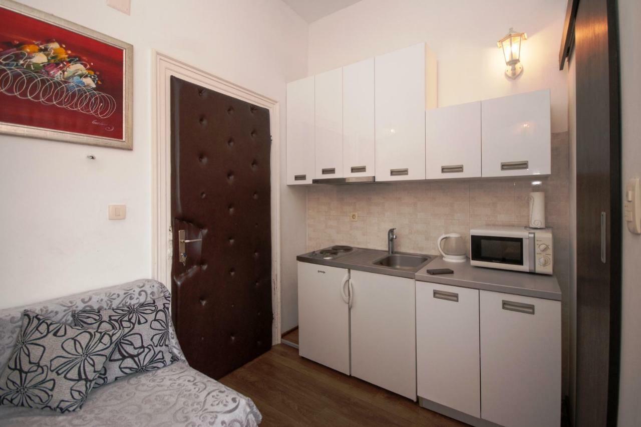 Angie Apartment