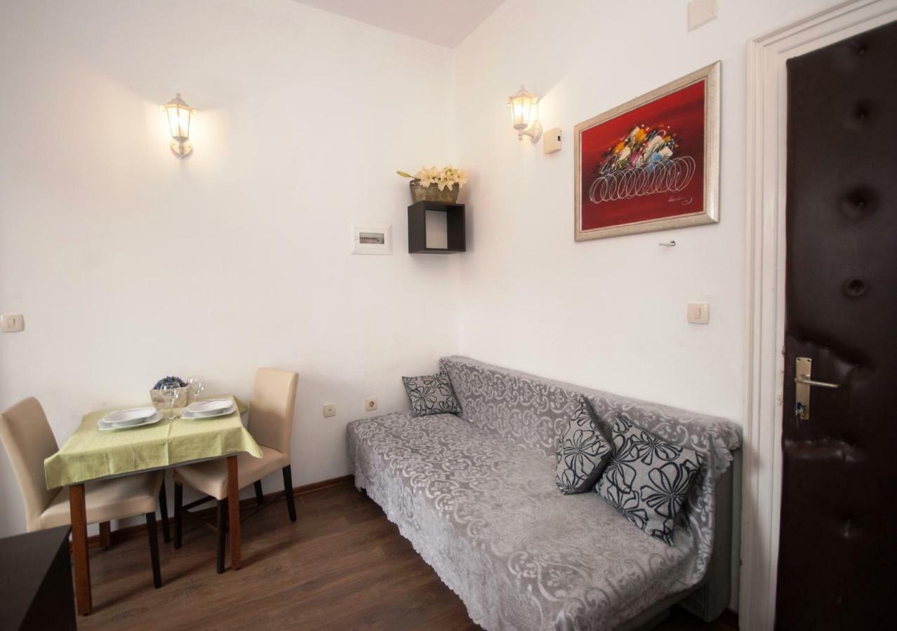 Angie Apartment