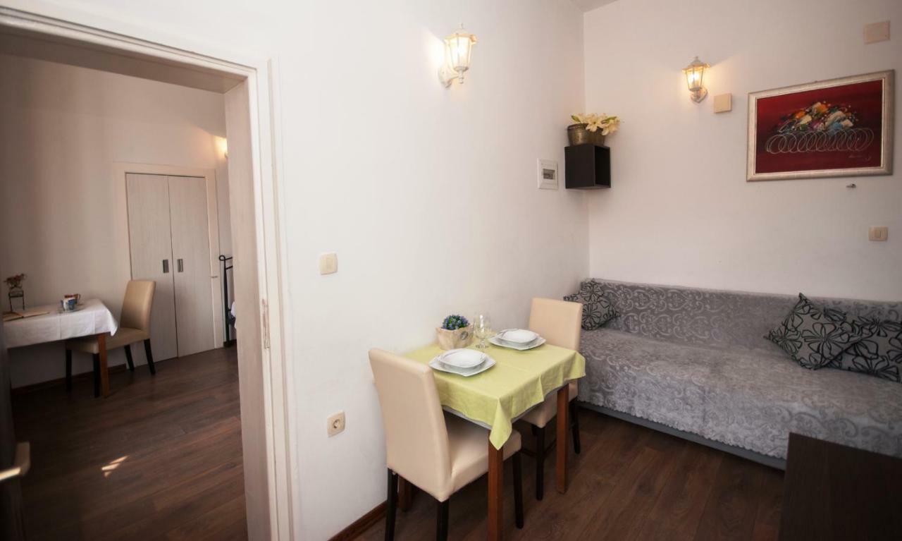 Angie Apartment